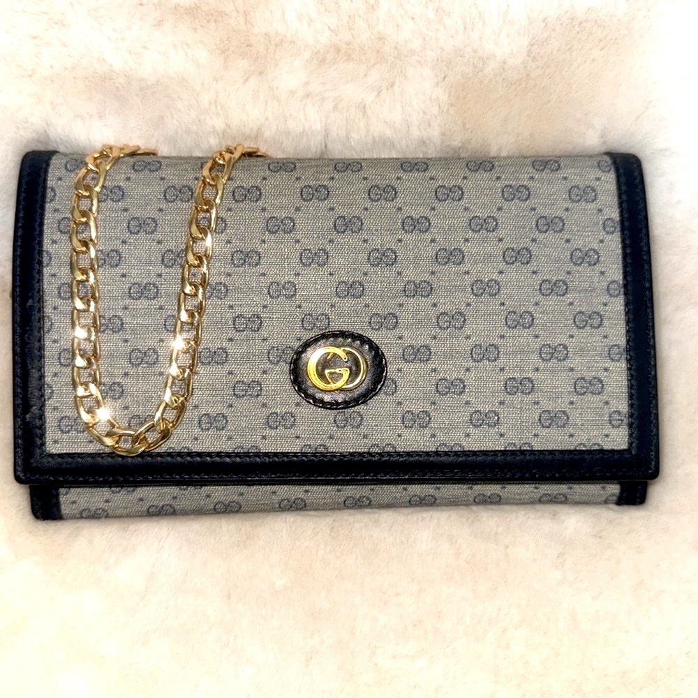 Gucci GG Supreme Kisslock Wallet - Picture 1 of 16